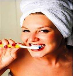 Bu da ancak dişleri doğru fırçalamakla olabilir. Diş hekimi Mert Kökdemir, dişlerinizi fırçalarken dikkat etmeniz gerekenleri anlattı. - 478837945734