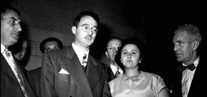 ABD'de, Ethel ve Julius Rosenberg çifti, Sovyetler Birliği hesabına çalıştıkları ve ABD'nin nükleer sırlarını bu ülkeye sattıkları iddiasıyla idama mahkum edildi. İdamlar, 1953 haziranında infaz edildi