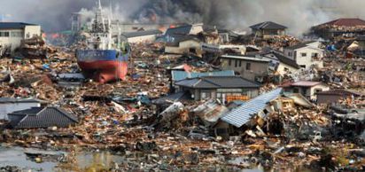 Japonya'da merkez üssü Sendai olan 8,9 büyüklüğünde deprem meydana geldi. Deprem ve neden olduğu tsunami felaketinde 13 bin 400 kişi öldü, Fukuşima'da bir reaktör patladı, bölgedeki halk tahliye edildi