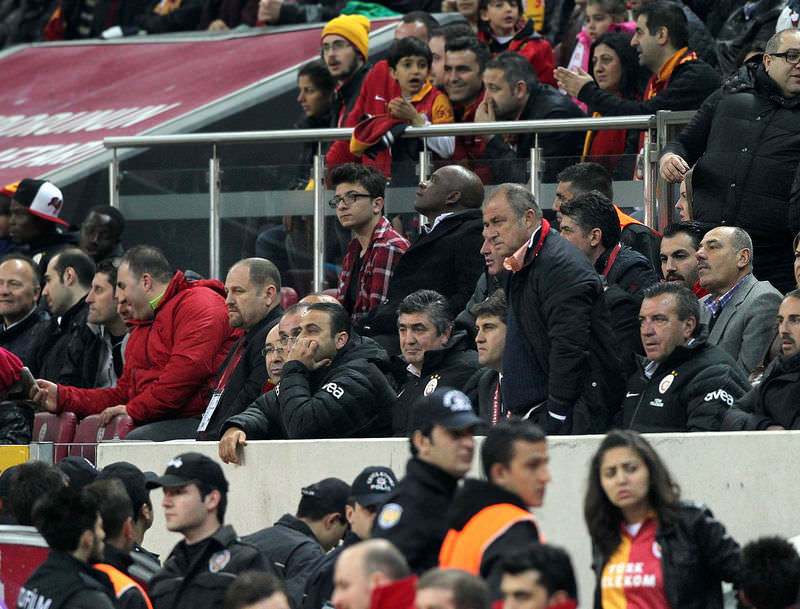 Drogba attı Twitter coştu!