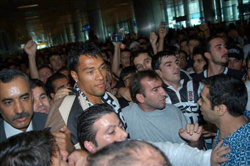 Futbolcular böyle karşılandı