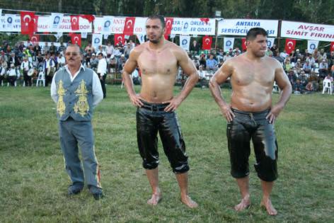 Pehlivanlar Aksu’da güreşti