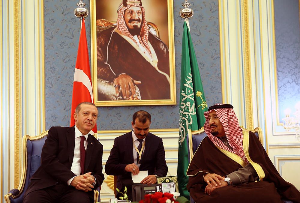 Erdoğan, Suudi Arabistan’da resmi törenle karşılandı