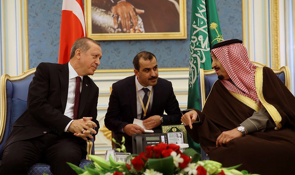 Erdoğan, Suudi Arabistan’da resmi törenle karşılandı