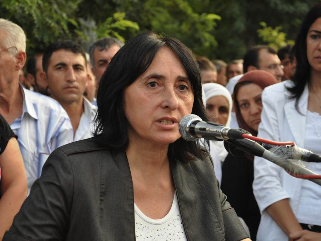 HDP'ye terör operasyonu: Demirtaş ve Yüksekdağ başta olmak üzere onlarca vekil gözaltına alındı!