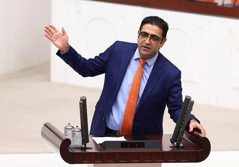 HDP'ye terör operasyonu: Demirtaş ve Yüksekdağ başta olmak üzere onlarca vekil gözaltına alındı!