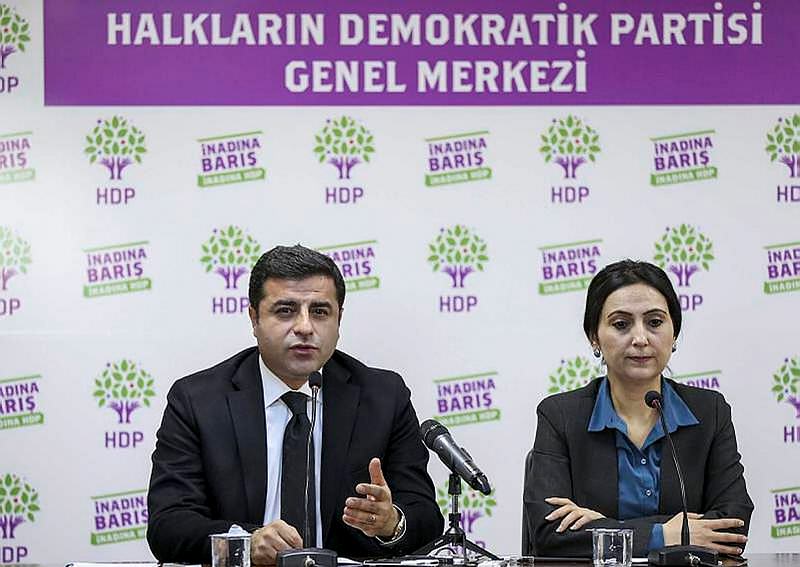 HDP'ye terör operasyonu: Demirtaş ve Yüksekdağ başta olmak üzere onlarca vekil gözaltına alındı!