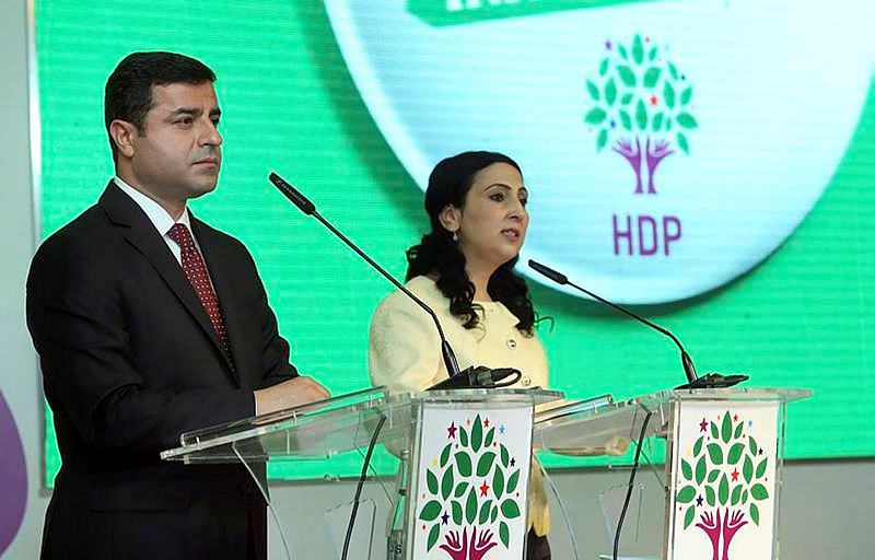 HDP'ye terör operasyonu: Demirtaş ve Yüksekdağ başta olmak üzere onlarca vekil gözaltına alındı!