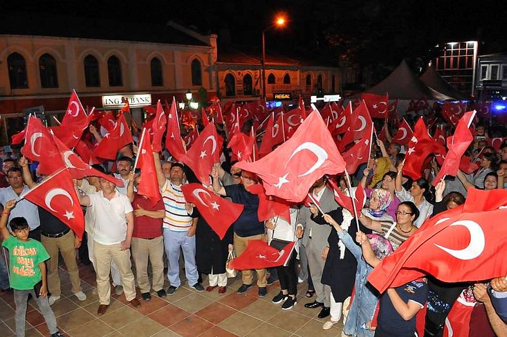 Meydanlar tıklım tıklım!