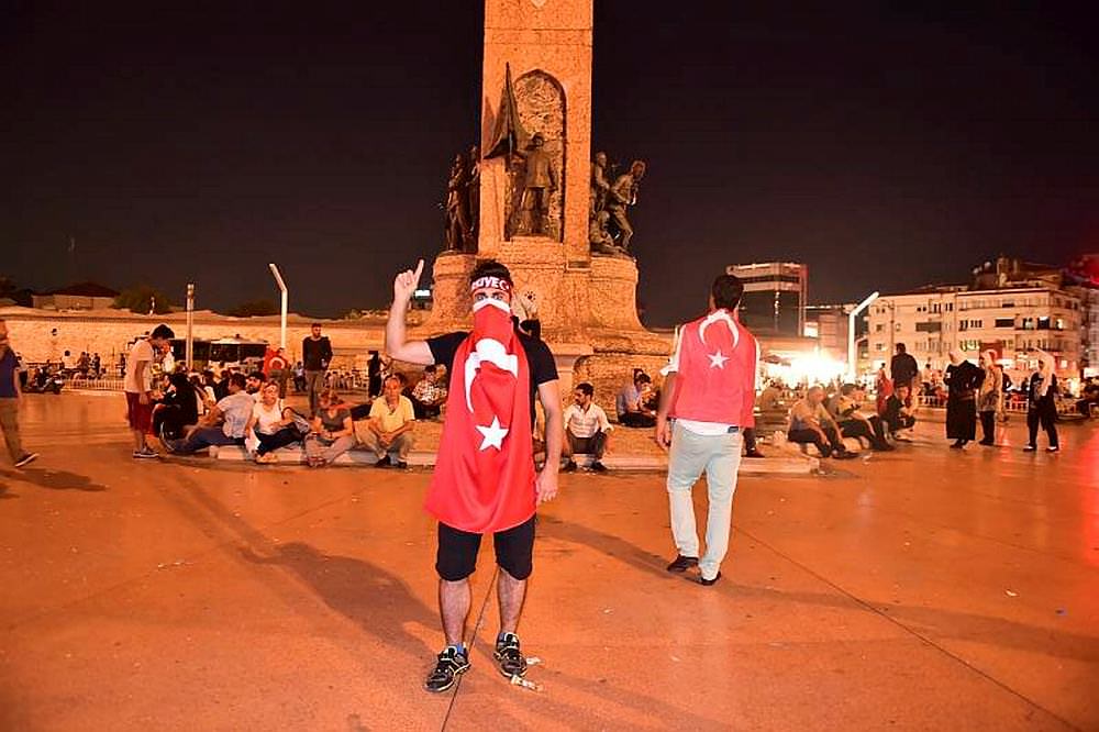 Meydanlar tıklım tıklım!