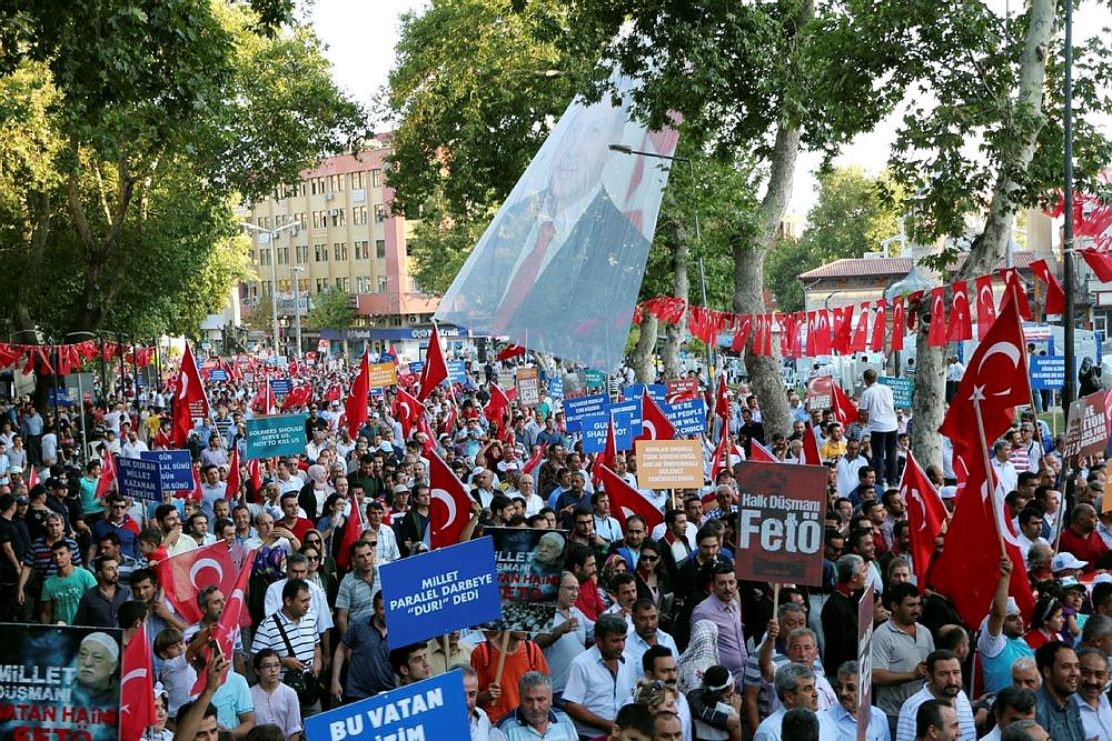 Meydanlar tıklım tıklım!