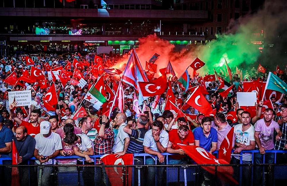 Meydanlar tıklım tıklım!