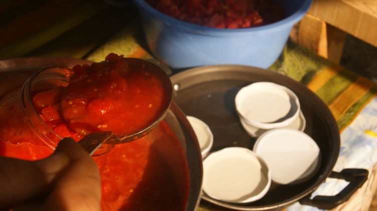 Ev yapımı sebze konservelerine dikkat