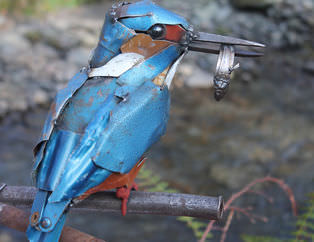 Metal atıklardan şaheser oluşturdu